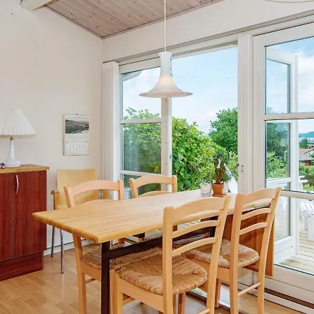 Сasa de vacaciones Pleasing Holiday In B Rkop With Terrace